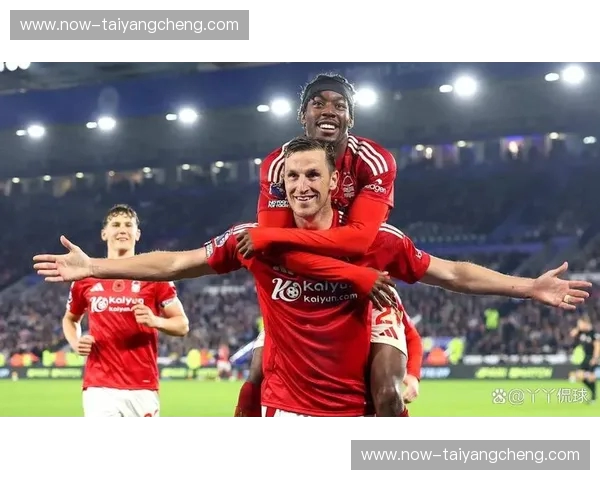 安菲尔德的红色风暴vs纽卡斯尔的新贵野心:一场关于足球灵魂与金元秩序的巅峰对话 安菲尔德的红色风暴vs纽卡斯尔的新贵野心:一场关于足球灵魂与金元秩序的巅峰对话