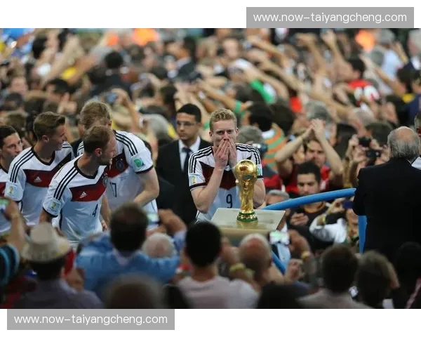 伯纳乌的星光陨落:重温06世界杯巴西vs法国的经典对决 伯纳乌的星光陨落:重温06世界杯巴西vs法国的经典对决